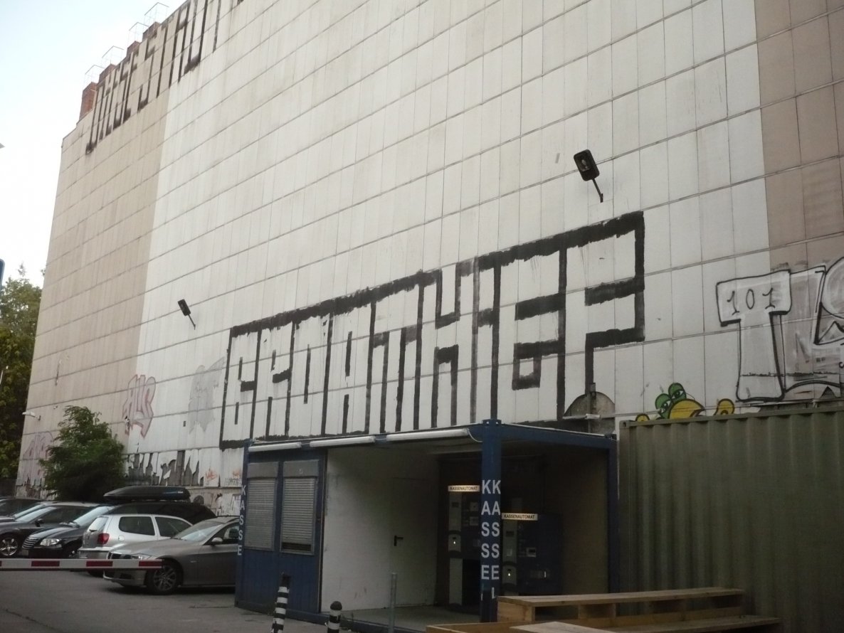 Graffiti Bombing - Photo by Fusseloner - broa, thief