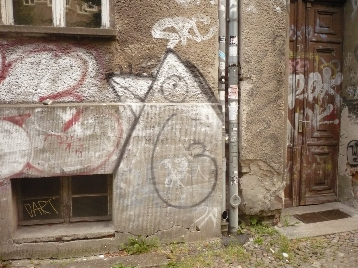 Graffiti Bombing in Berlin - Photo by Fusseloner - birds