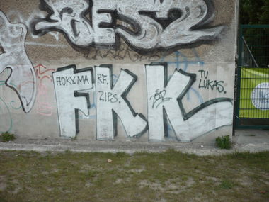 Graffiti Bombing in Berlin - Photo by Fusseloner - fkk, aoky, marf