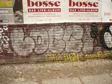 Graffiti Bombing in Berlin - Photo by Fusseloner - locc, lokk, hnp