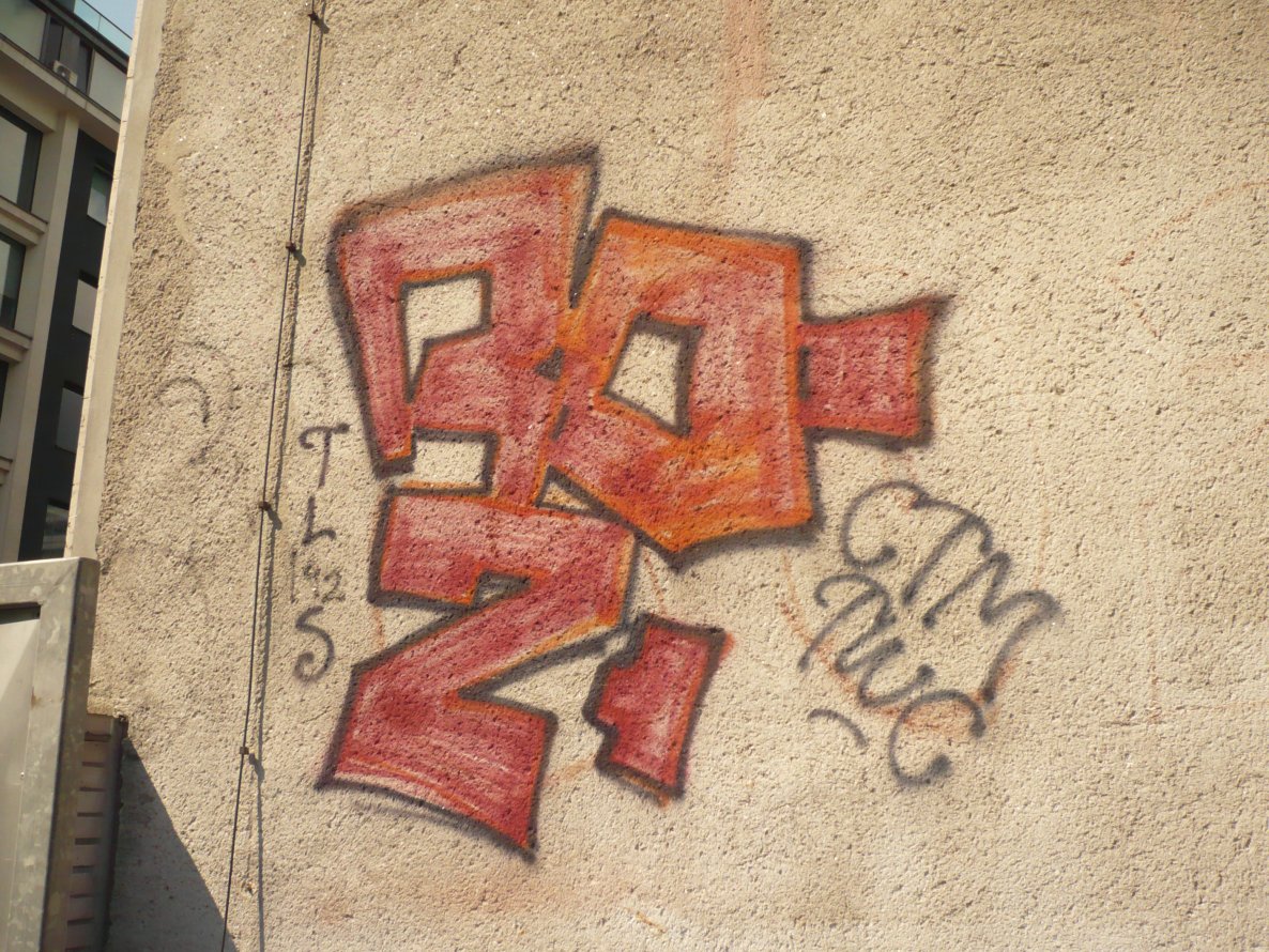 Graffiti Bombing in Berlin - Photo by Fusseloner