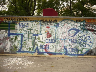 Graffiti Bombing in Berlin - Photo by Fusseloner - tls, igit, pezo