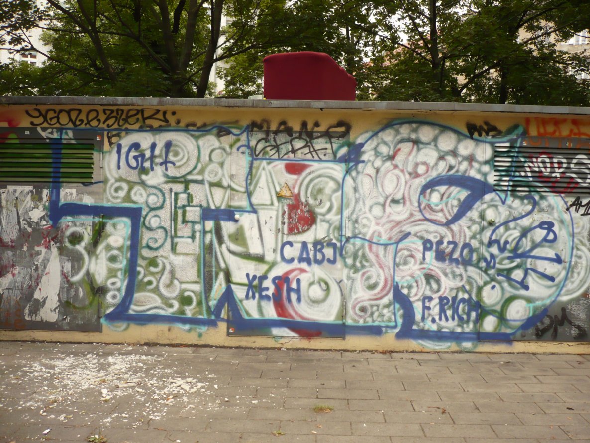 Graffiti Bombing in Berlin - Photo by Fusseloner - tls, igit, pezo