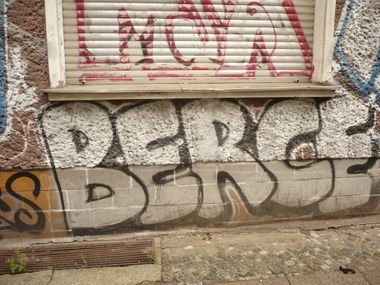 Graffiti Bombing in Berlin - Photo by Fusseloner - berce, berlin