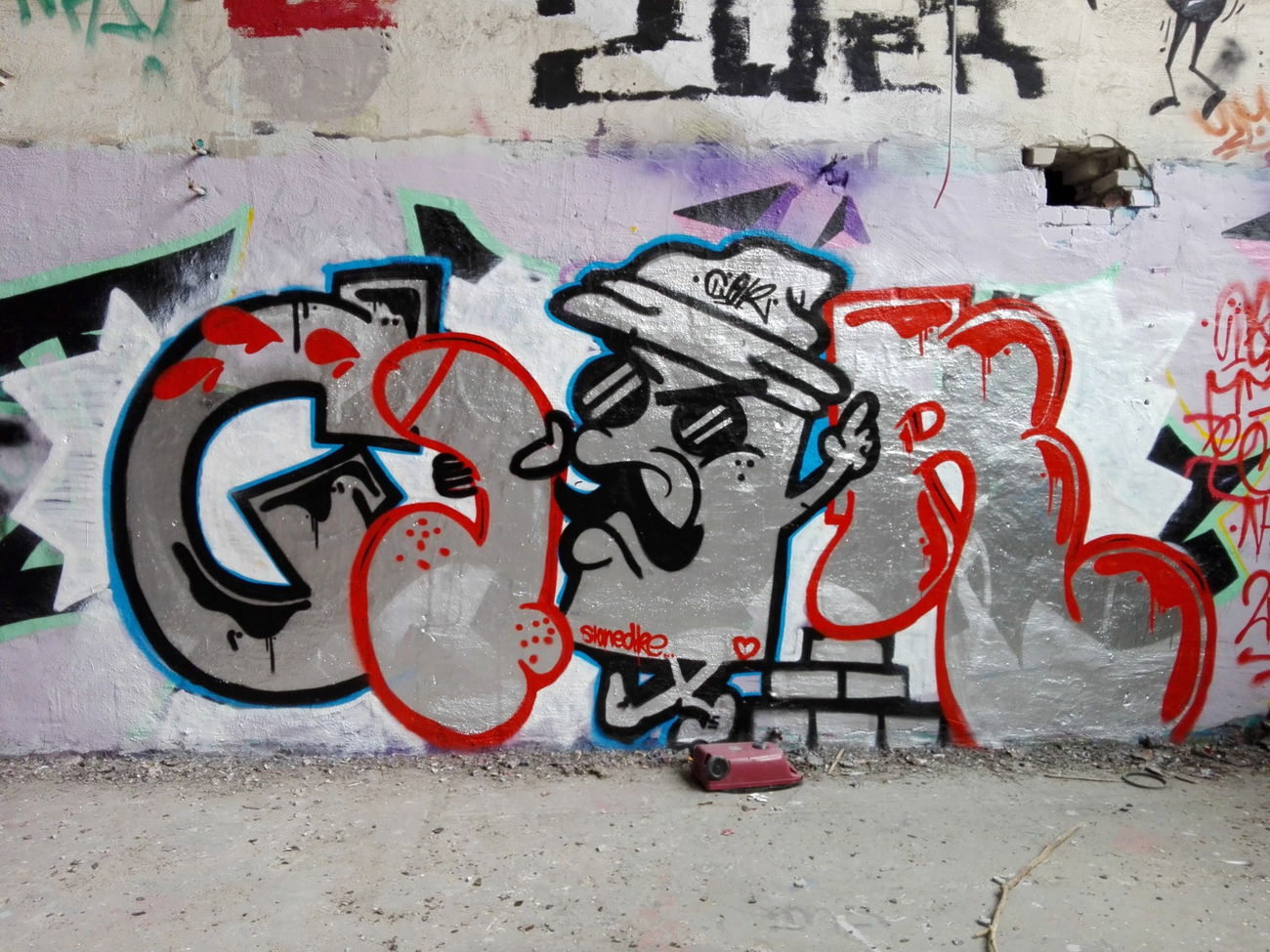 Graffiti Wall - Photo by Future (2017)