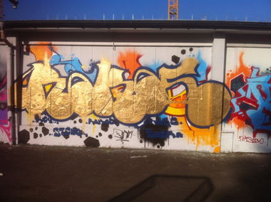 Graffiti Wall - Photo by G0Tt - rokoe, gold, quick