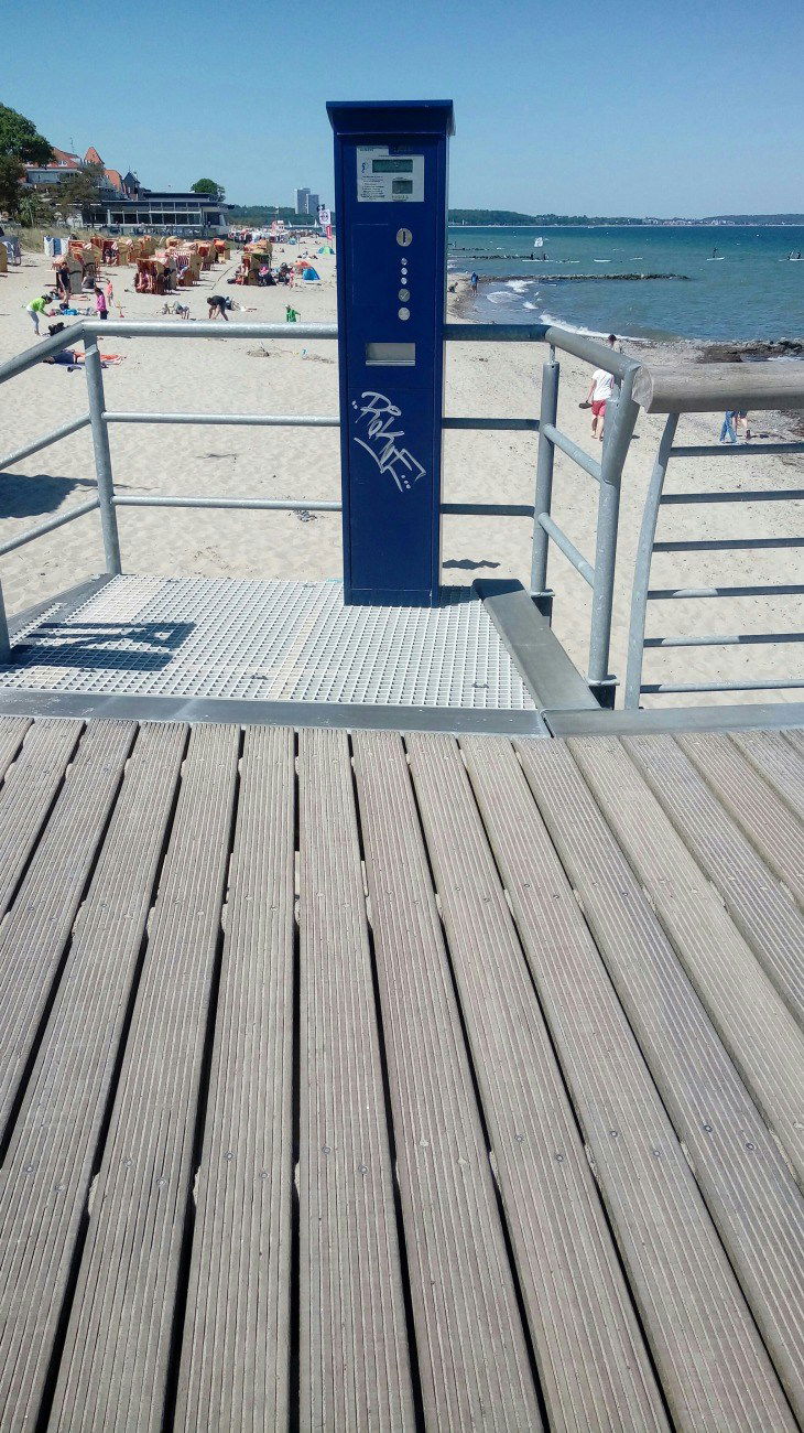 Graffiti Wall - Photo by G0Tt - rokoe, beach, bikinibottom