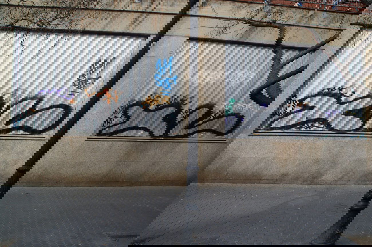 Graffiti Bombing - Photo by GBBI - xl, barcelona, spain