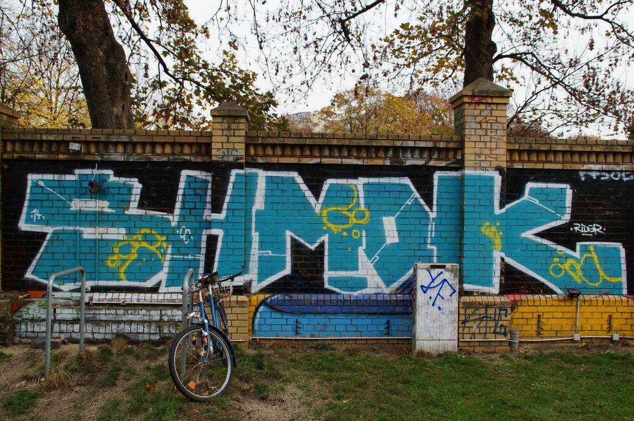 Graffiti Bombing - Photo by GBBI - shmok, berlin