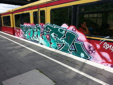 Graffiti Train - Photo by GBBI - sbahn, berlin (2014)