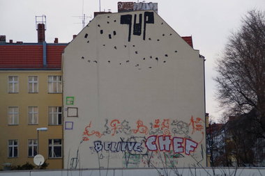 Graffiti Bombing - Photo by GBBI - 1up, oneup, chef