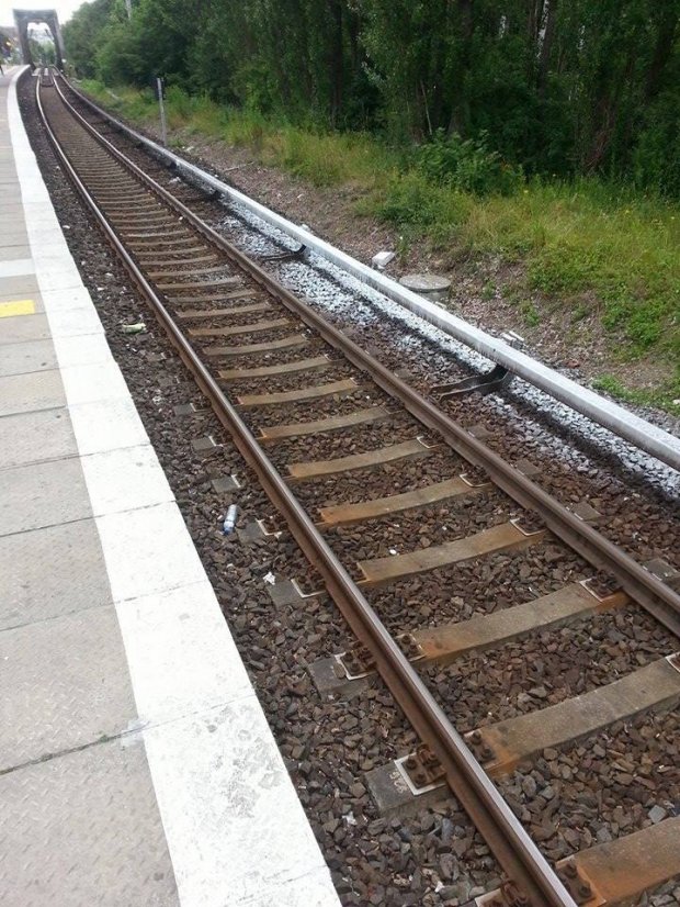 Graffiti Artwork - Photo by GBBI - chrome, silber, trainline