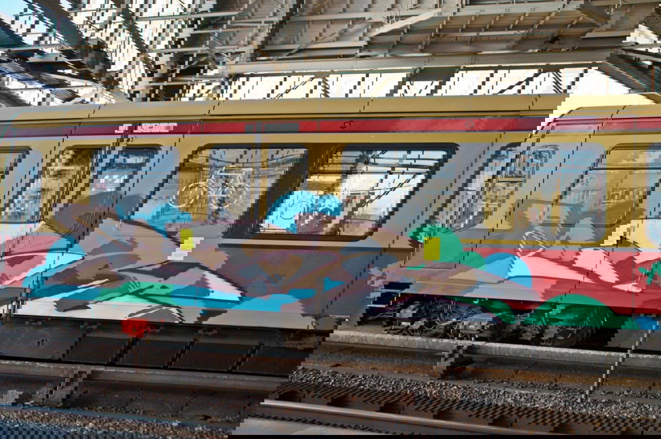 Graffiti Train - Photo by GBBI - lasr, sbahn, berlin