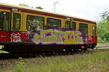 Graffiti Train - Photo by GBBI - otsi, berlin, sbahn