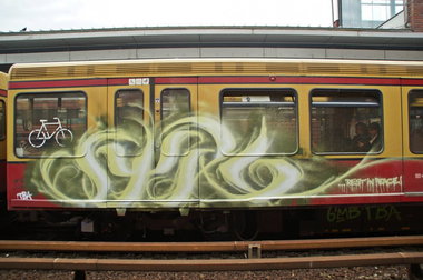 Graffiti Train - Photo by GBBI - syro, berlin, sbahn