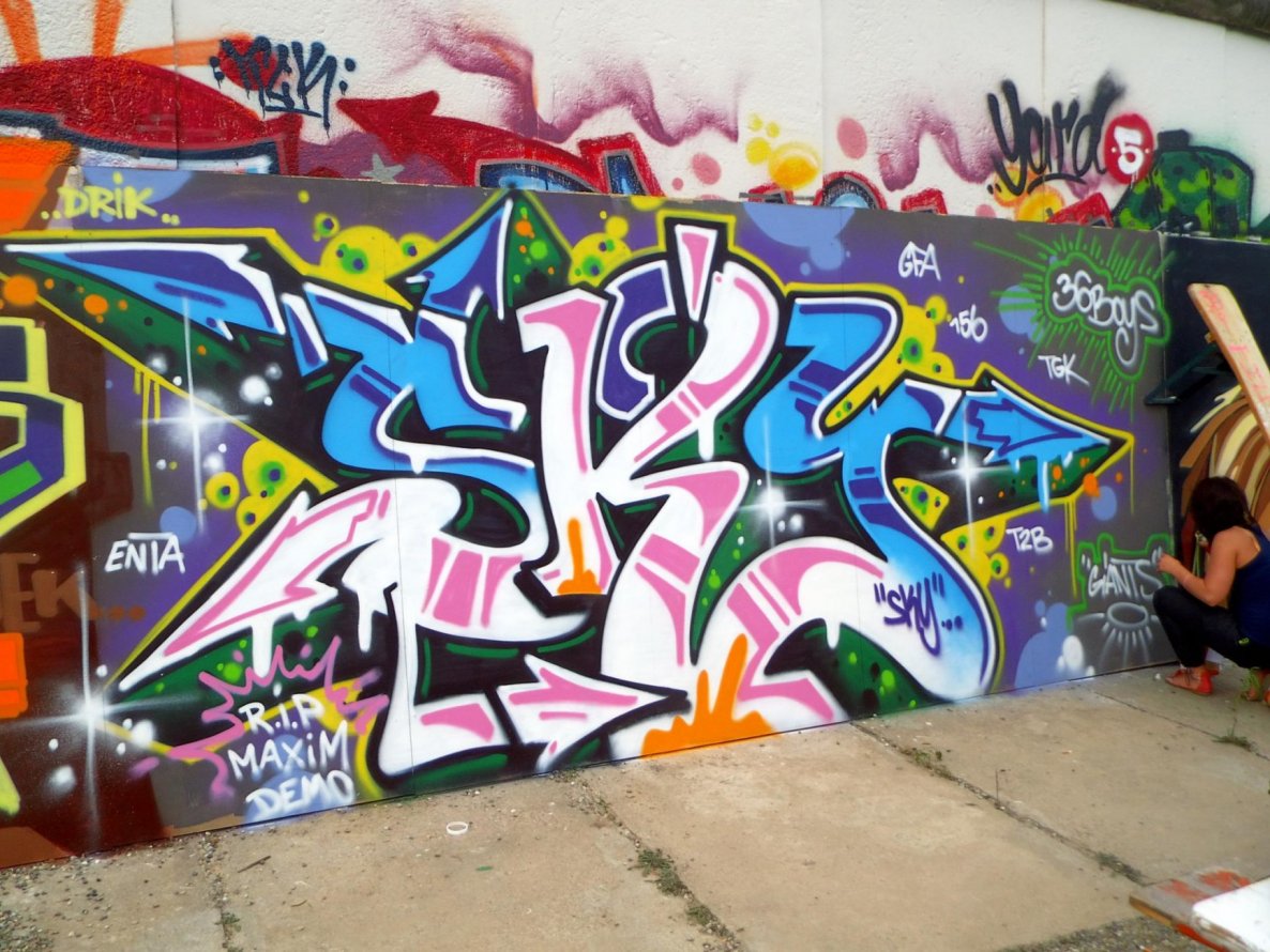 Graffiti Wall - Photo by GBBI - Sky, berlin, 156