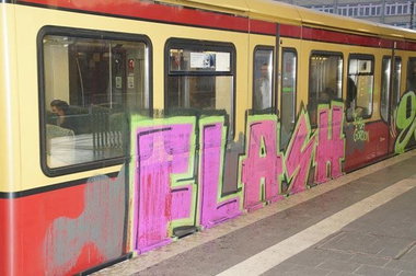 Graffiti Train - Photo by GBBI - flash, berlin, sbahn