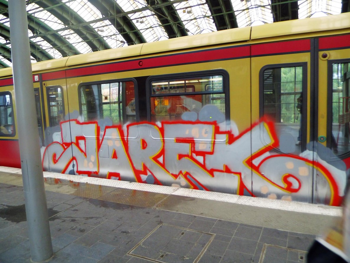 Graffiti Train - Photo by GBBI - jarek, sbahn, berlin