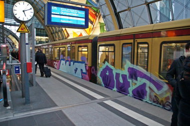 Graffiti Train - Photo by GBBI - out, berlin, sbahn