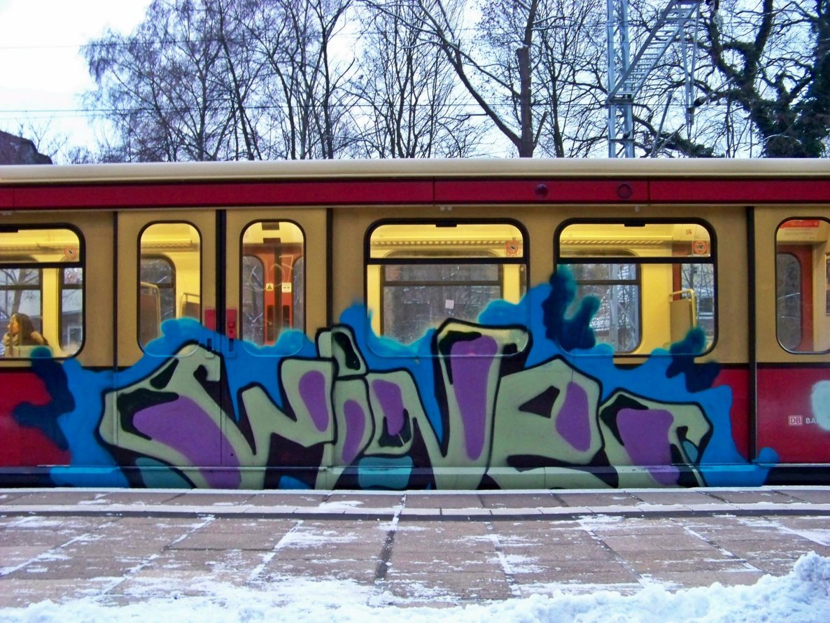 Graffiti Train - Photo by GBBI - wine, tck, berlin