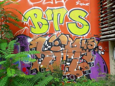 Graffiti Wall - Photo by GBBI - bts, hit, 45