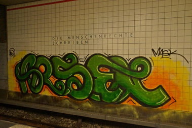 Graffiti Wall in Berlin - Photo by GBBI - berlin, ubahnhof, trainstation