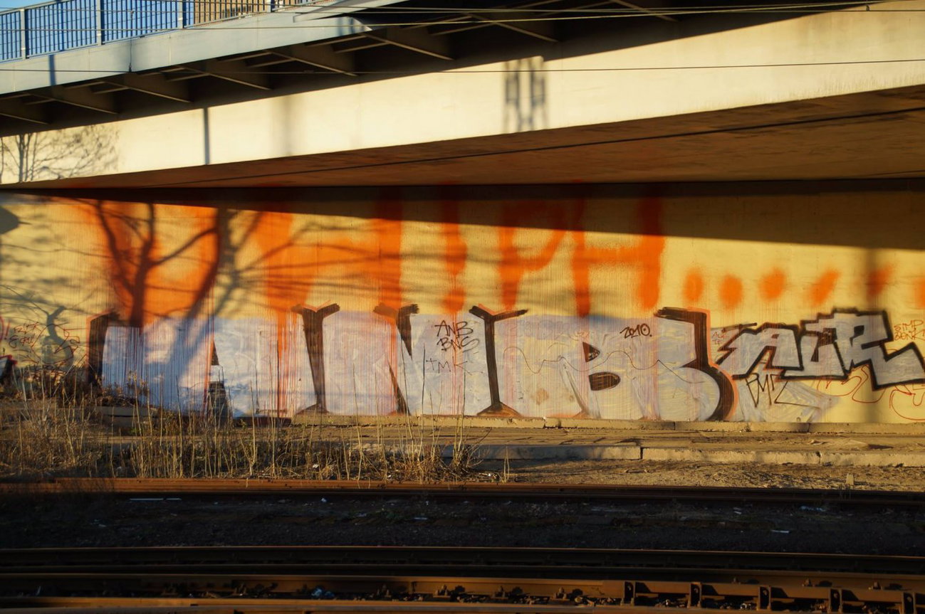 Graffiti Wall in Berlin - Photo by GBBI - anb, aur, dh