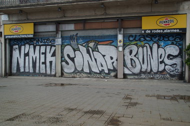 Graffiti Bombing in Barcelona - Photo by GBBI - nimek, sonar, bunes