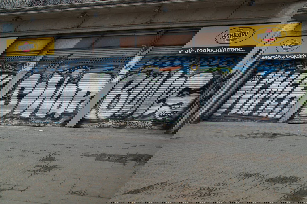 Graffiti Bombing in Barcelona - Photo by GBBI - nimek, sonar, bunes