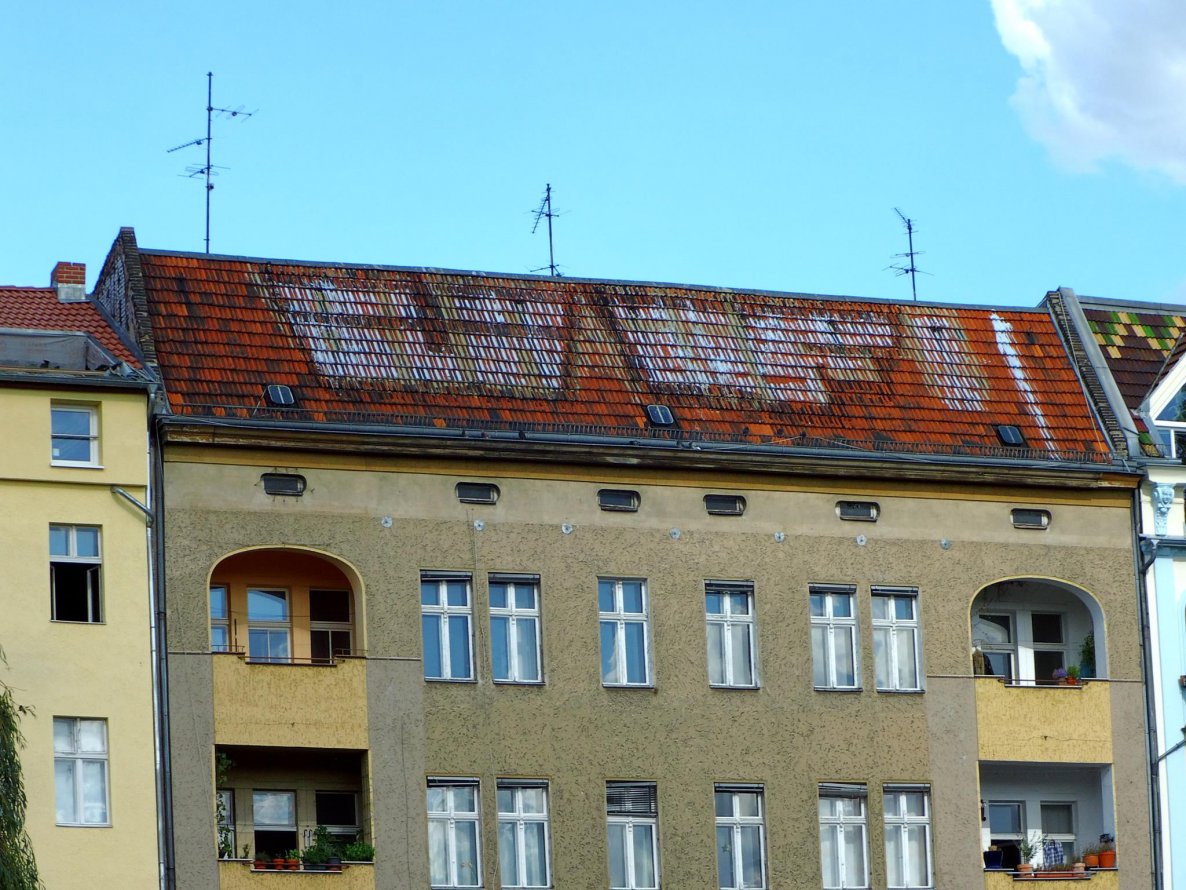 Graffiti Bombing in Berlin - Photo by GBBI - üf, berlin