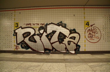 Graffiti Bombing - Photo by GBBI - rite, tods, out