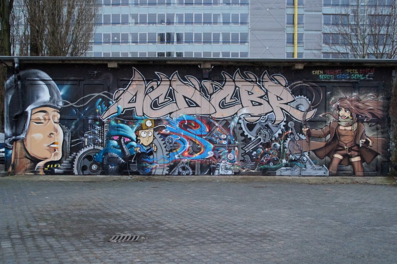 Graffiti Wall in Berlin - Photo by GBBI - graffiti, lobby, berlin