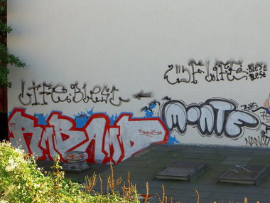Graffiti Bombing in Berlin - Photo by GBBI - rmb, amd, monte
