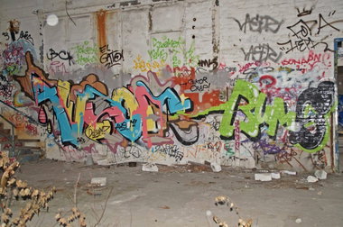 Graffiti Wall in Berlin - Photo by GBBI - Awsom, Bums, berlin (2013)