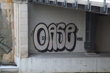 Graffiti Bombing in Berlin - Photo by GBBI - oase, spair, berlin