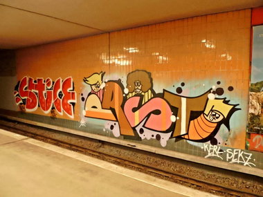 Graffiti Wall in Berlin - Photo by GBBI - stice, sekz (2014)