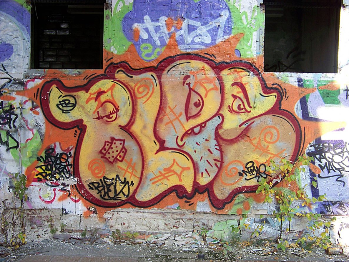 Graffiti Wall in Berlin - Photo by GBBI - bles, fb