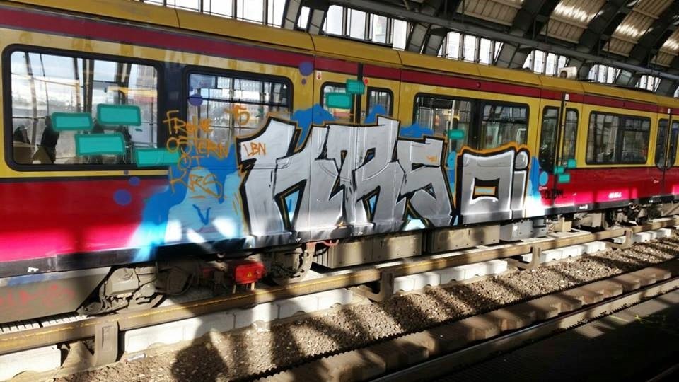 Graffiti Train - Photo by GBBI - krs, oi, berlin