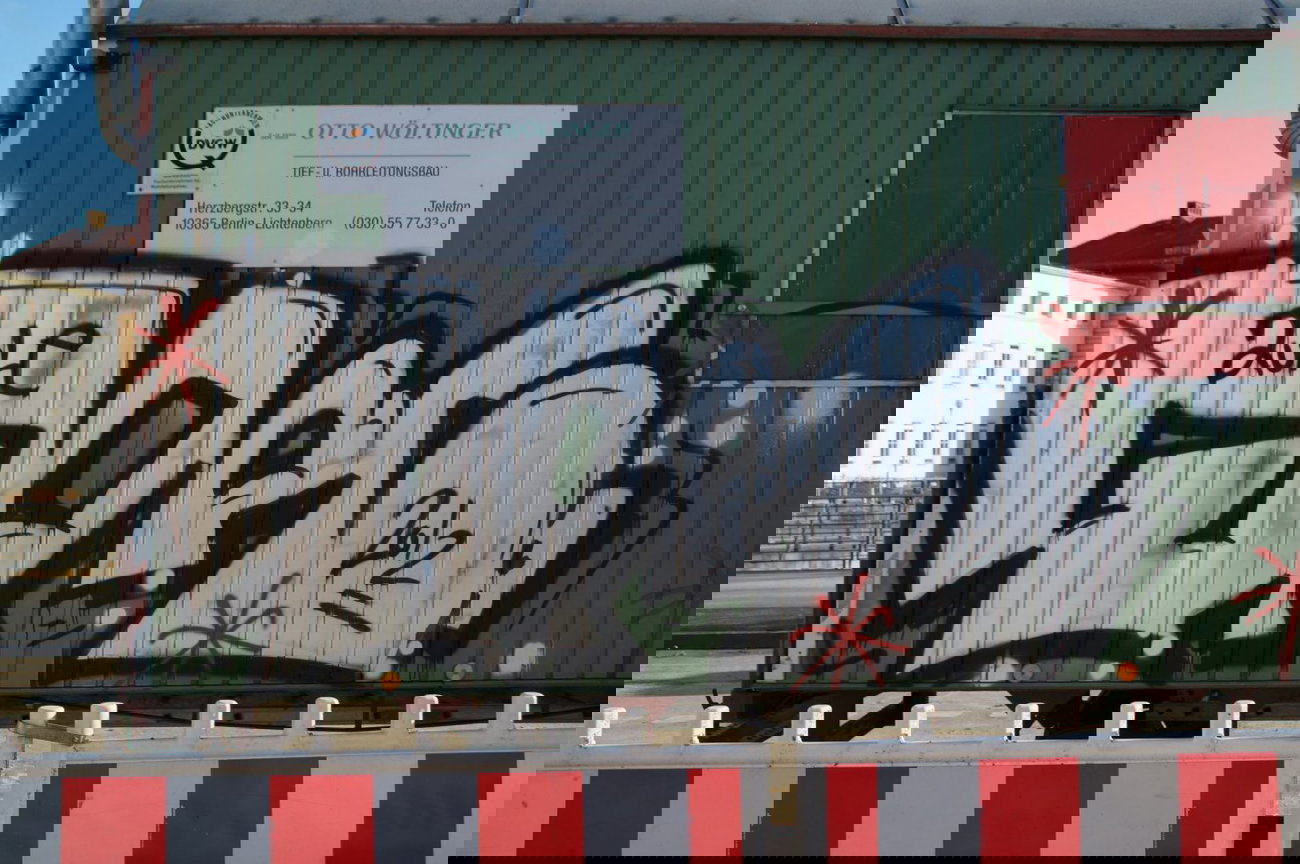 Graffiti Bombing - Photo by GBBI - qooc, berlin