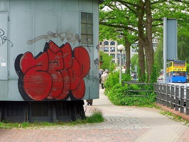 Graffiti Bombing - Photo by GBBI - zztop, hamburg