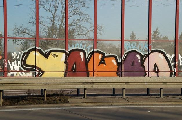 Graffiti Bombing - Photo by GBBI - yowad, jkl