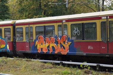 Graffiti Train - Photo by GBBI - apris, berlin, sbahn