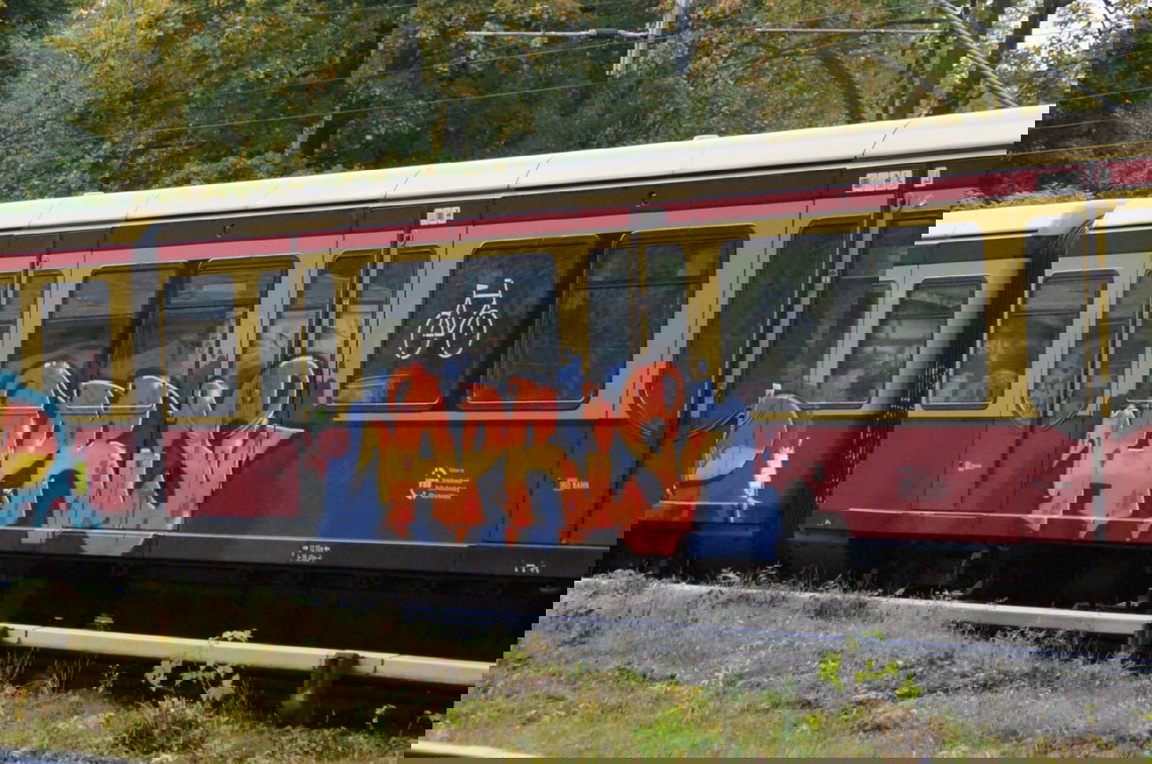 Graffiti Train - Photo by GBBI - apris, berlin, sbahn
