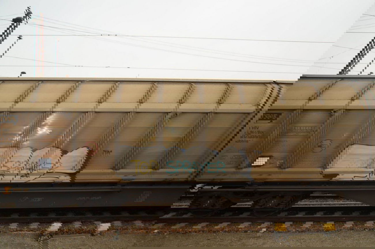 Graffiti Train - Photo by GBBI - taps, moses, topsprayer