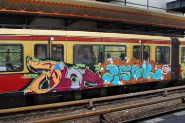 Graffiti Train - Photo by GBBI - dioe, asok, cys