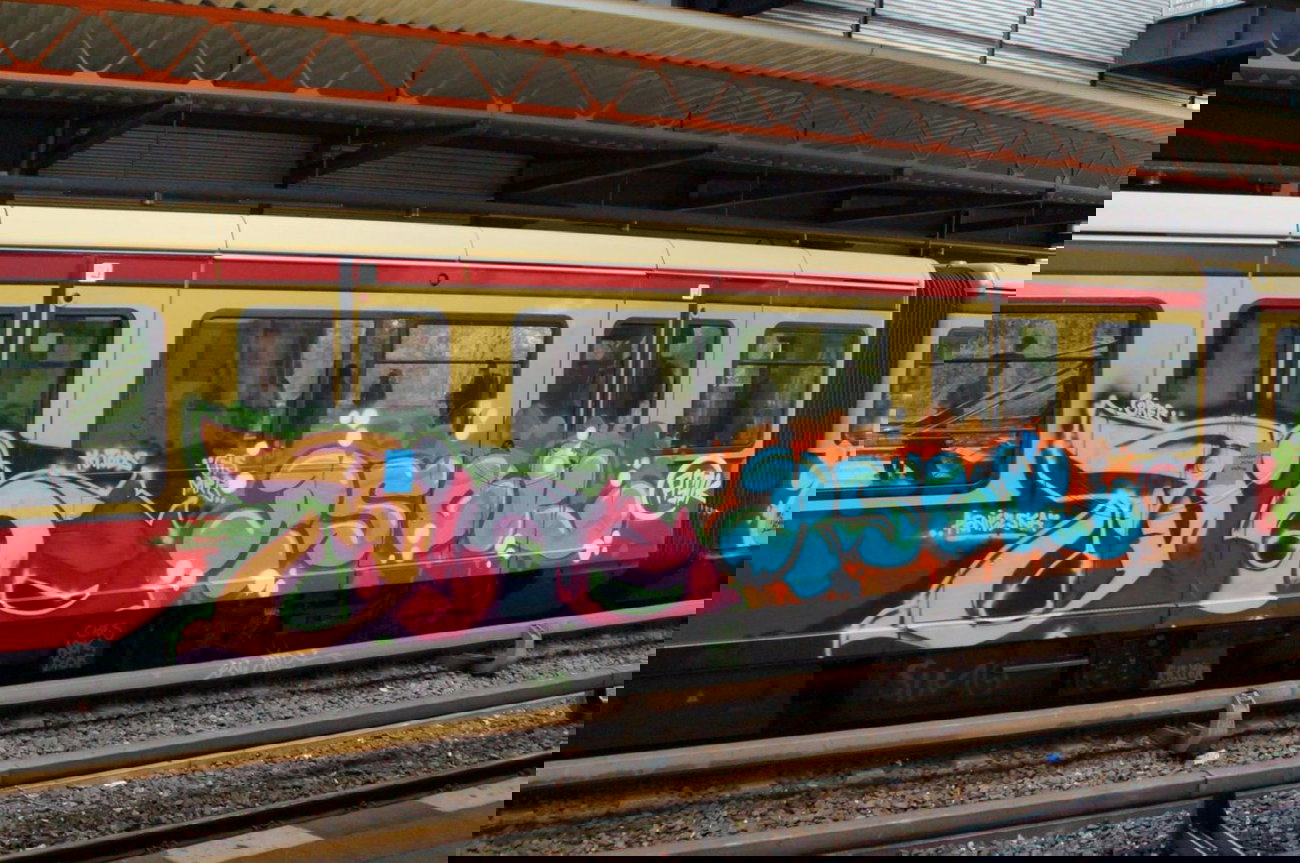 Graffiti Train - Photo by GBBI - dioe, asok, cys