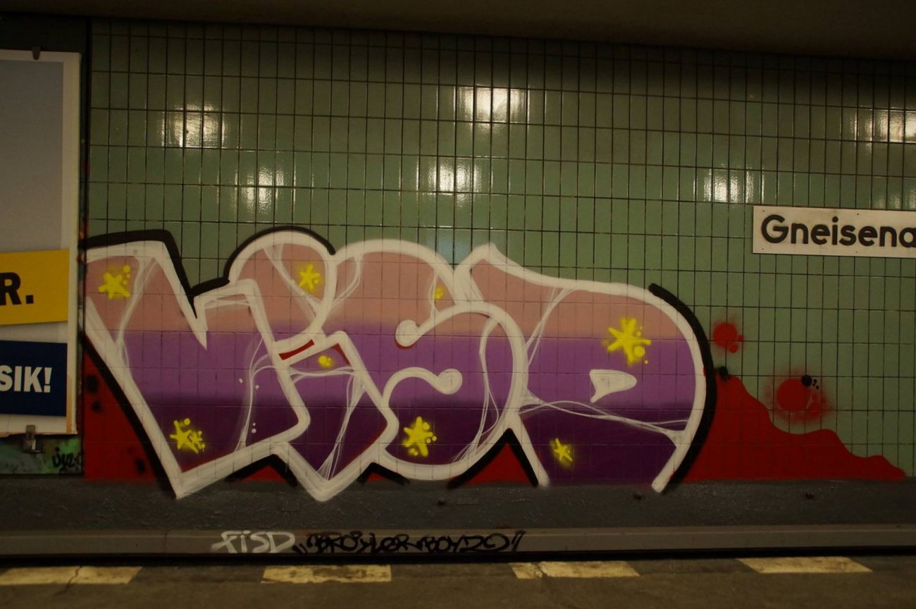 Graffiti Wall - Photo by GBBI - visd, ubahn, berlin