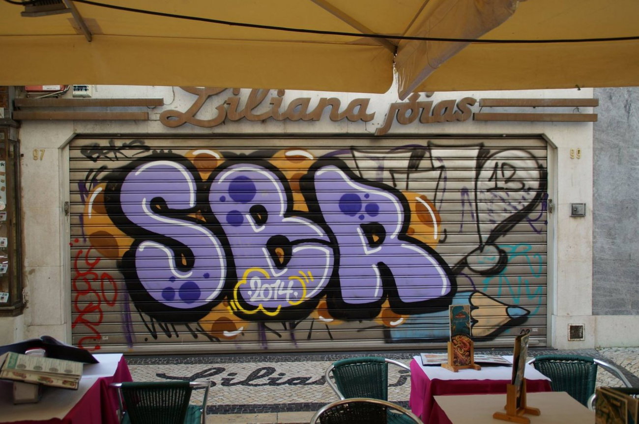 Graffiti Wall - Photo by GBBI - sbr, lissabon, portugal (2014)