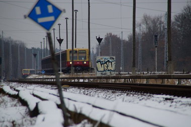 Graffiti Train - Photo by GBBI - vrw, sbahn, berlin