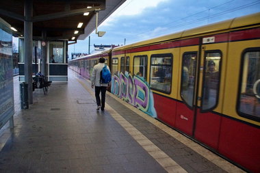 Graffiti Train - Photo by GBBI - desp, berlin, sbahn